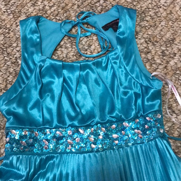 My Michelle pleated dress size 8 - Picture 2 of 3